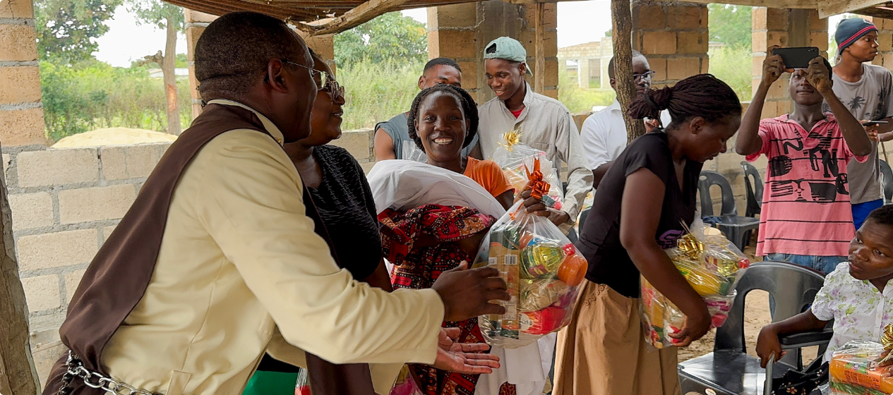 Evangelização em comunidade - distribuição de materiais